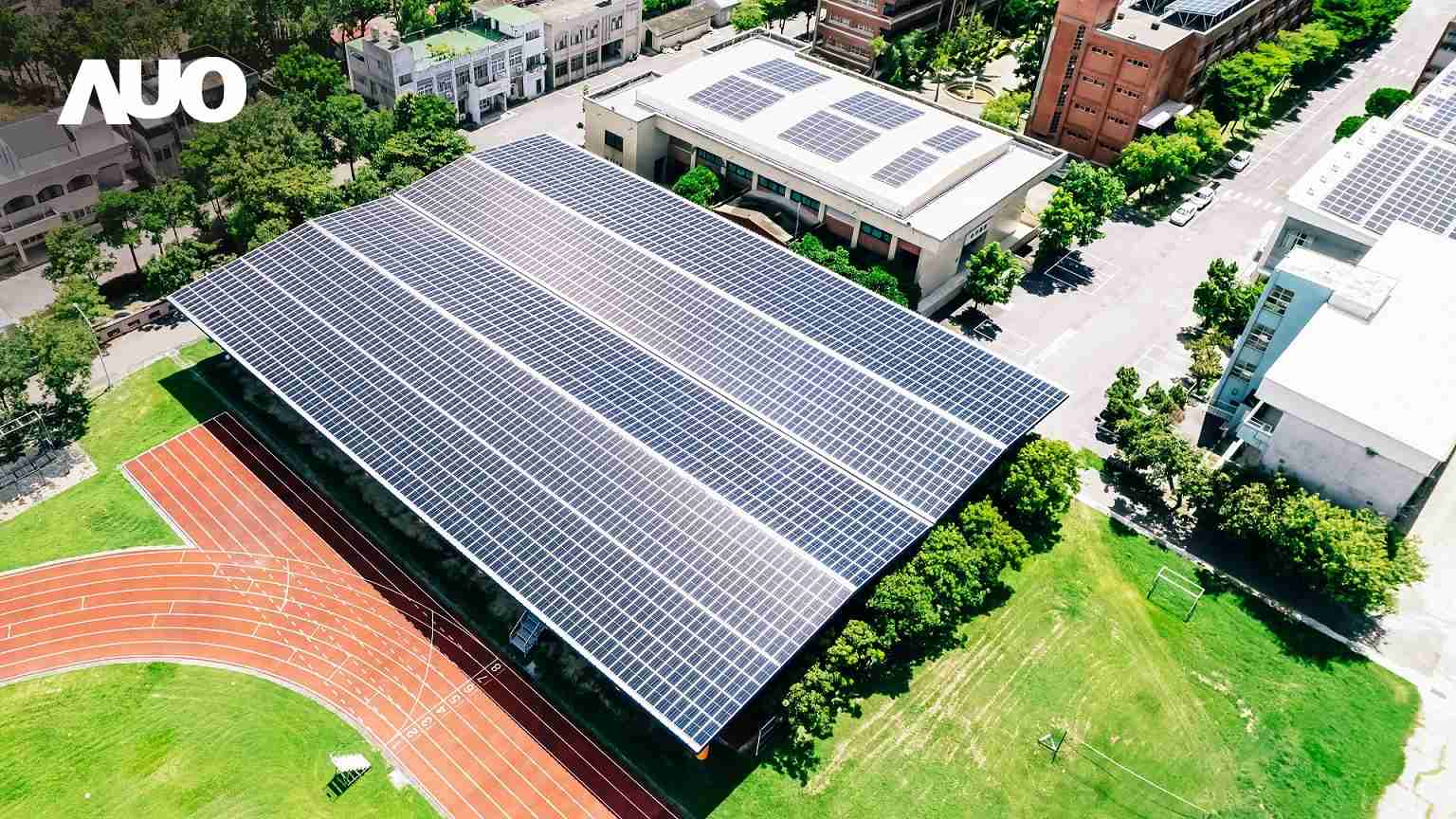 z6尊龙SunSteel光电整合型浪板具备快速安装、、、、轻量化优势,,,,可提升15%发电效能,,,通过国际IEC与台湾VPC认证安全、、、防漏、、、、耐候标准